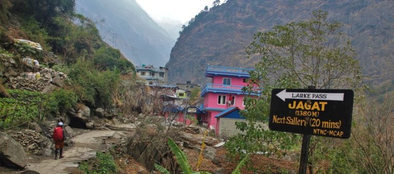 Trek back to Jagat