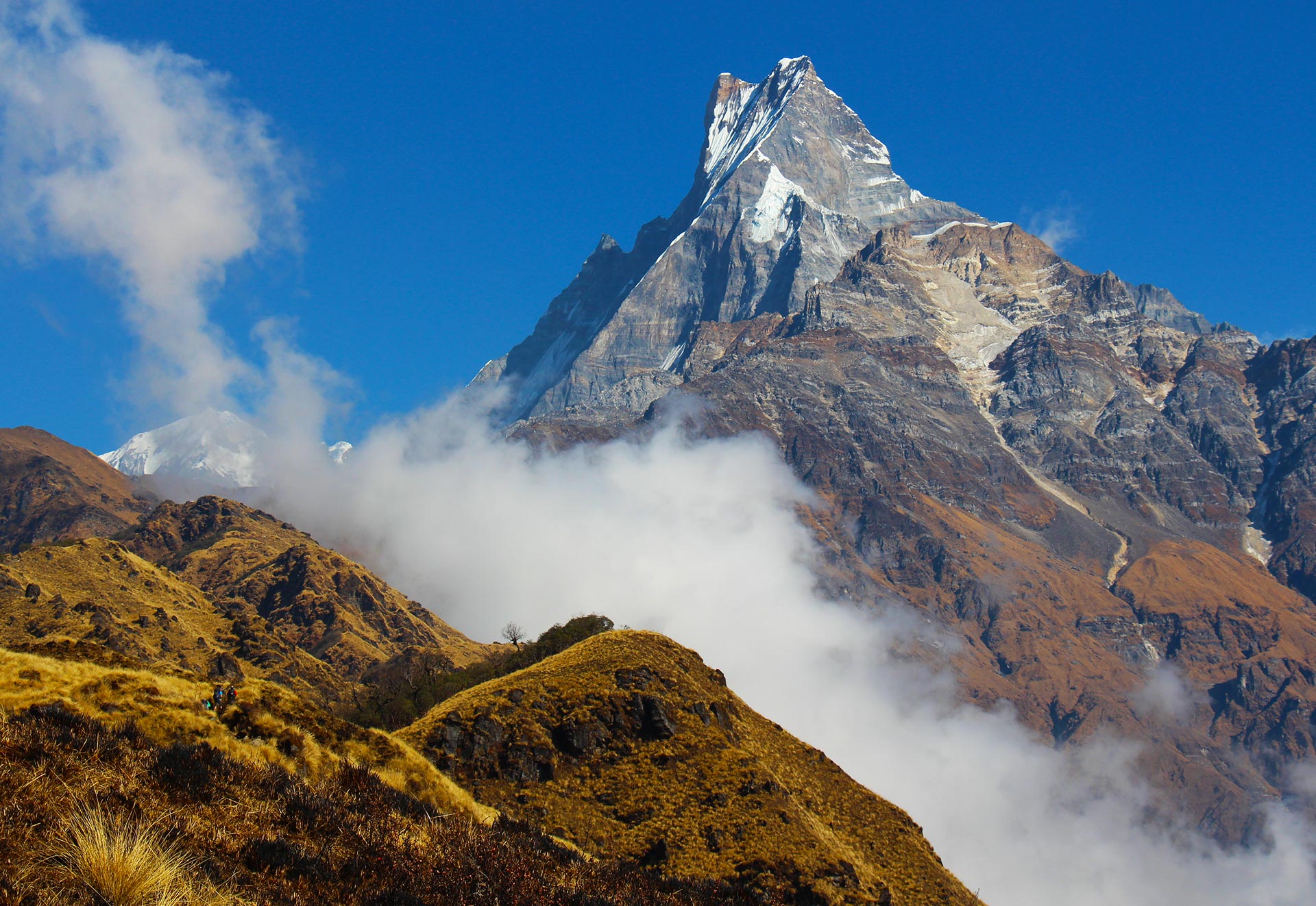 Mardi-Himal-Trek-close-view-of-fishtail.
