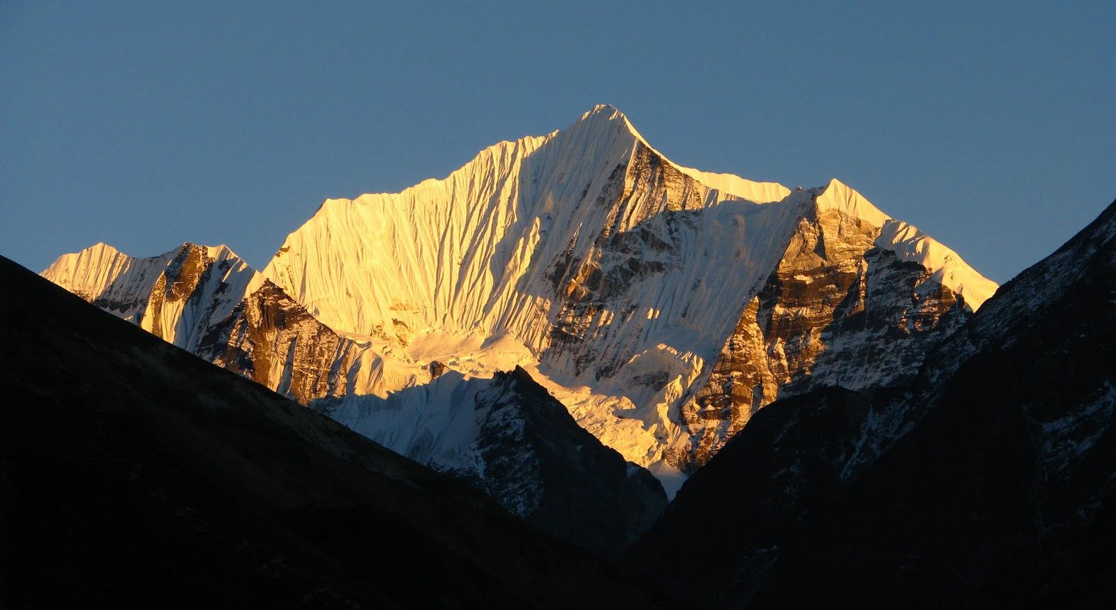 langtang trek yala peak