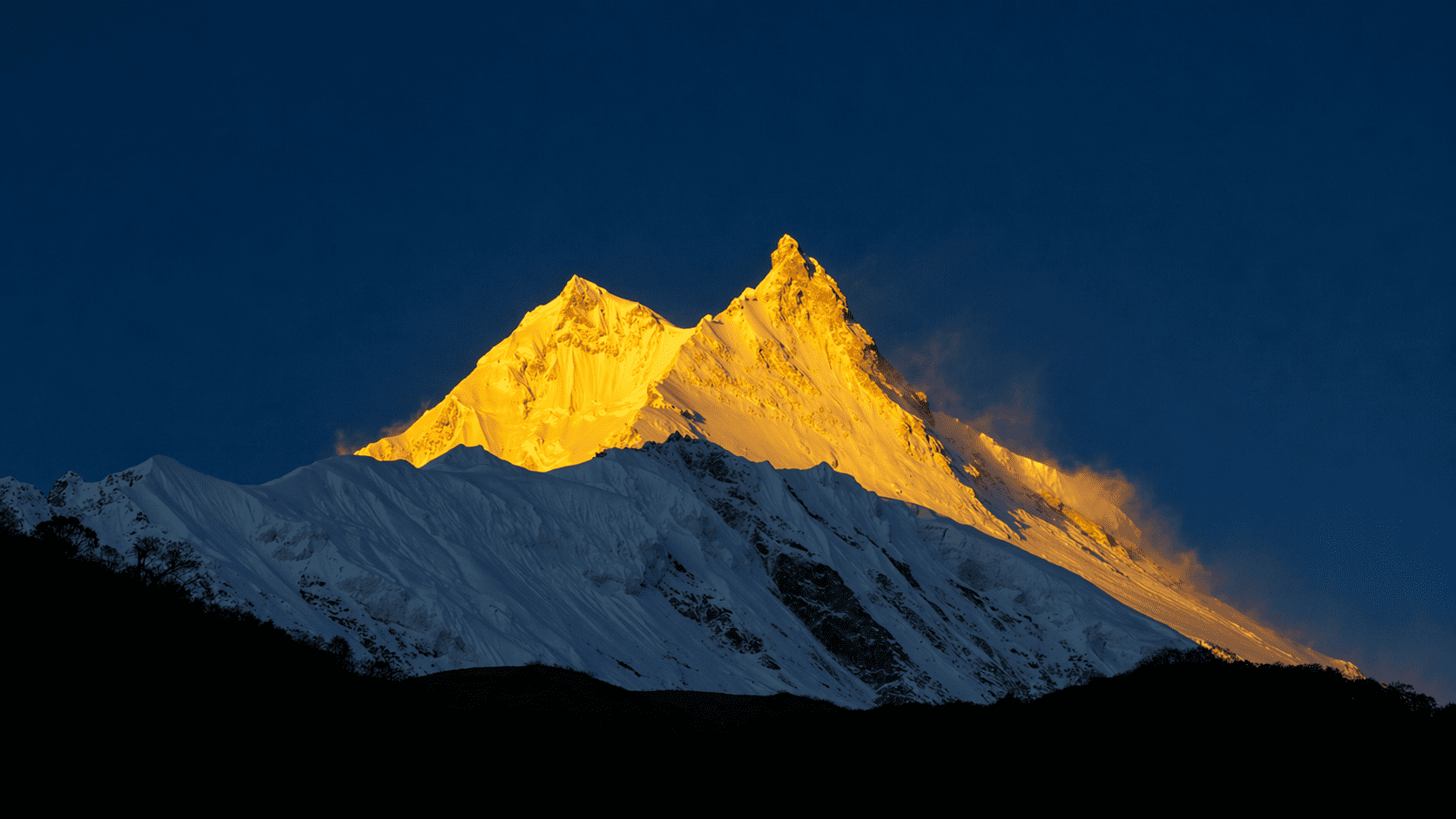 Sunrise over Manaslu on the trekking route
