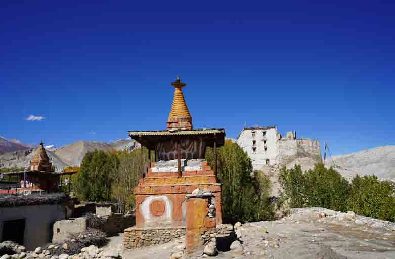Charang village with its 700-year-old palace and monastery, a stop on the Upper Mustang trek