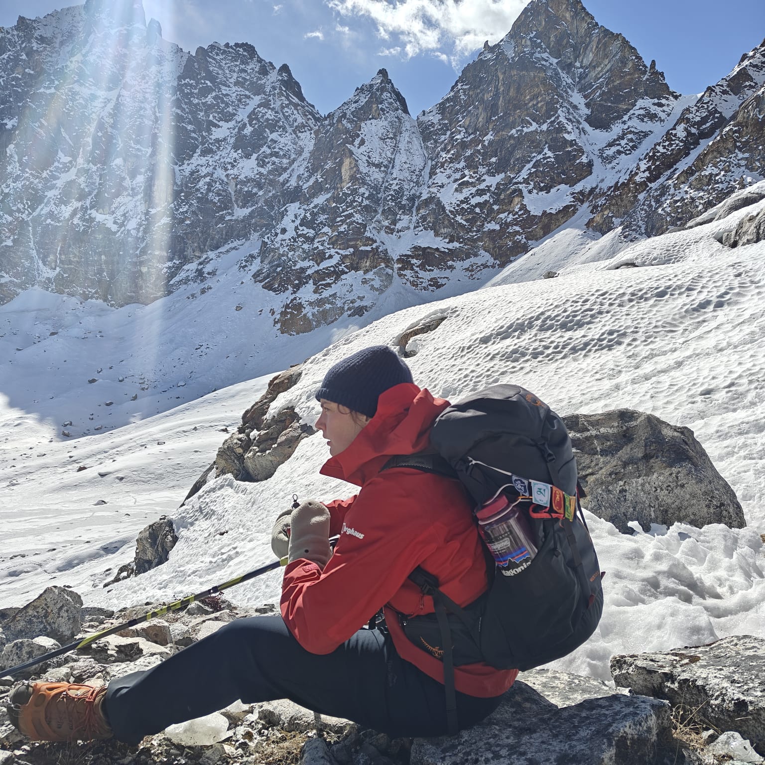 Trekkers resting on the Gokyo trail before an uphill stretch