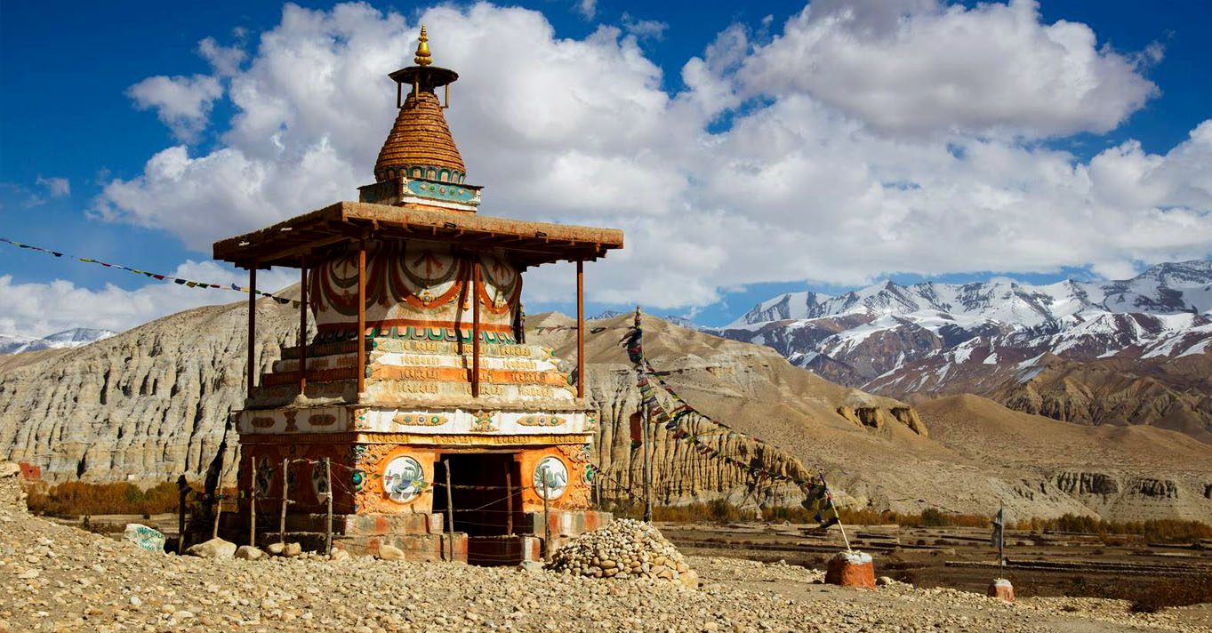 Trail view on the Upper Mustang Trek