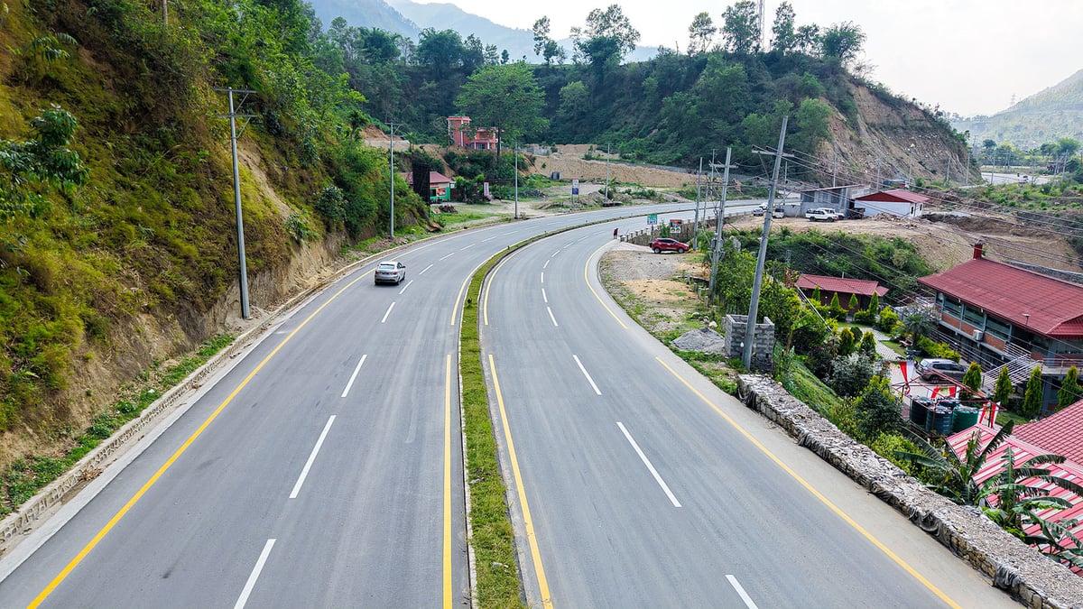 Prithvi Highway along the Trishuli River between Kathmandu and Pokhara