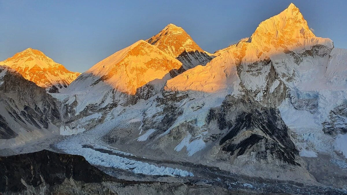 Sunset view of Everest and the Khumbu peaks from Kala Patthar